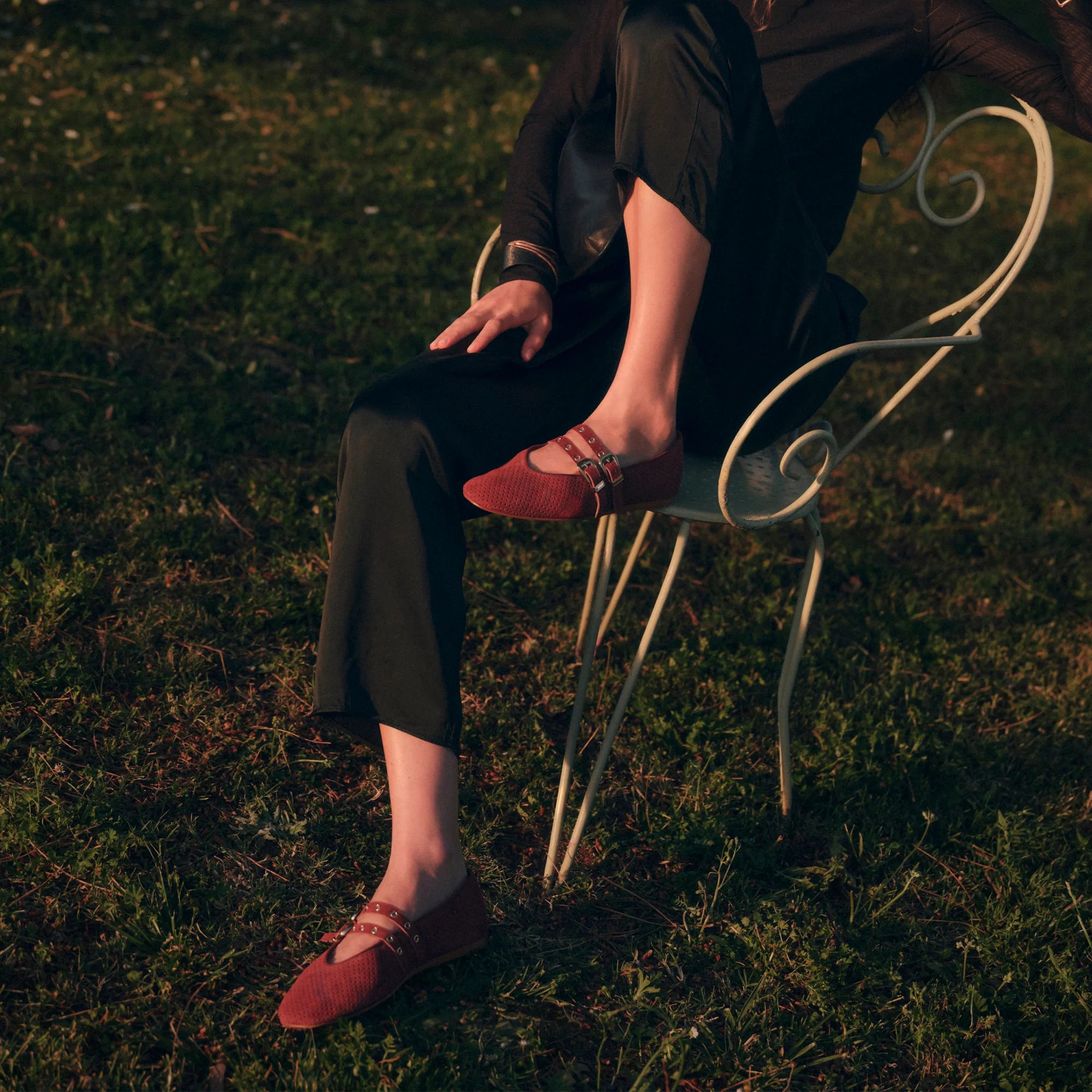 BAYLEE GROMMET OXBLOOD PERF SUEDE