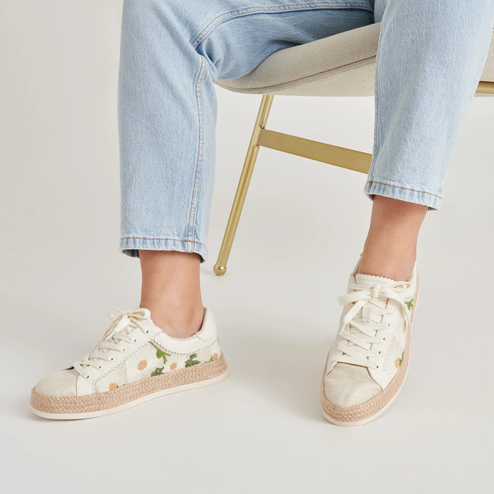 AZALIA WHITE FLORAL RAFFIA
